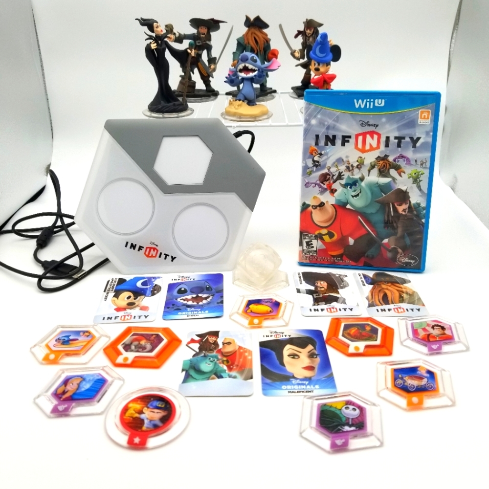 Wii Disney Infinity Lot: Game, 6 Figures, 6 Cards, 9 Pucks, 1 Base & 1 Crystal